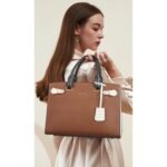 Nevin Elegant Medium Leather Crossbody Bag - Image 11
